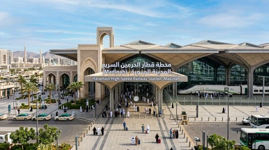 مدخل محطة قطار الحرمين المدينة المنورة واستقبال الركاب قبل الرحلات